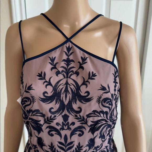 New with tag on BCBGMaxAzria Lilac Mauve Patterned Dress. - Picture 4 of 16